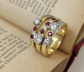 Treninon ring set with rubies and diamonds